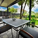 Calming Garden Apartman *