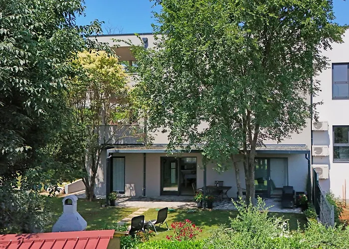 Calming Garden Lejlighed