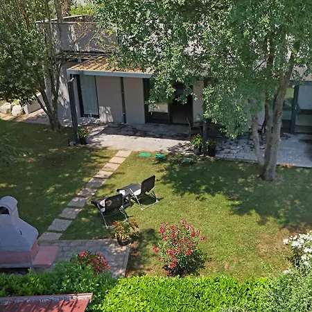 Calming Garden アパート *