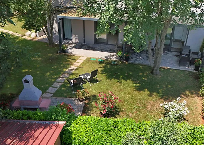 Calming Garden Lejlighed